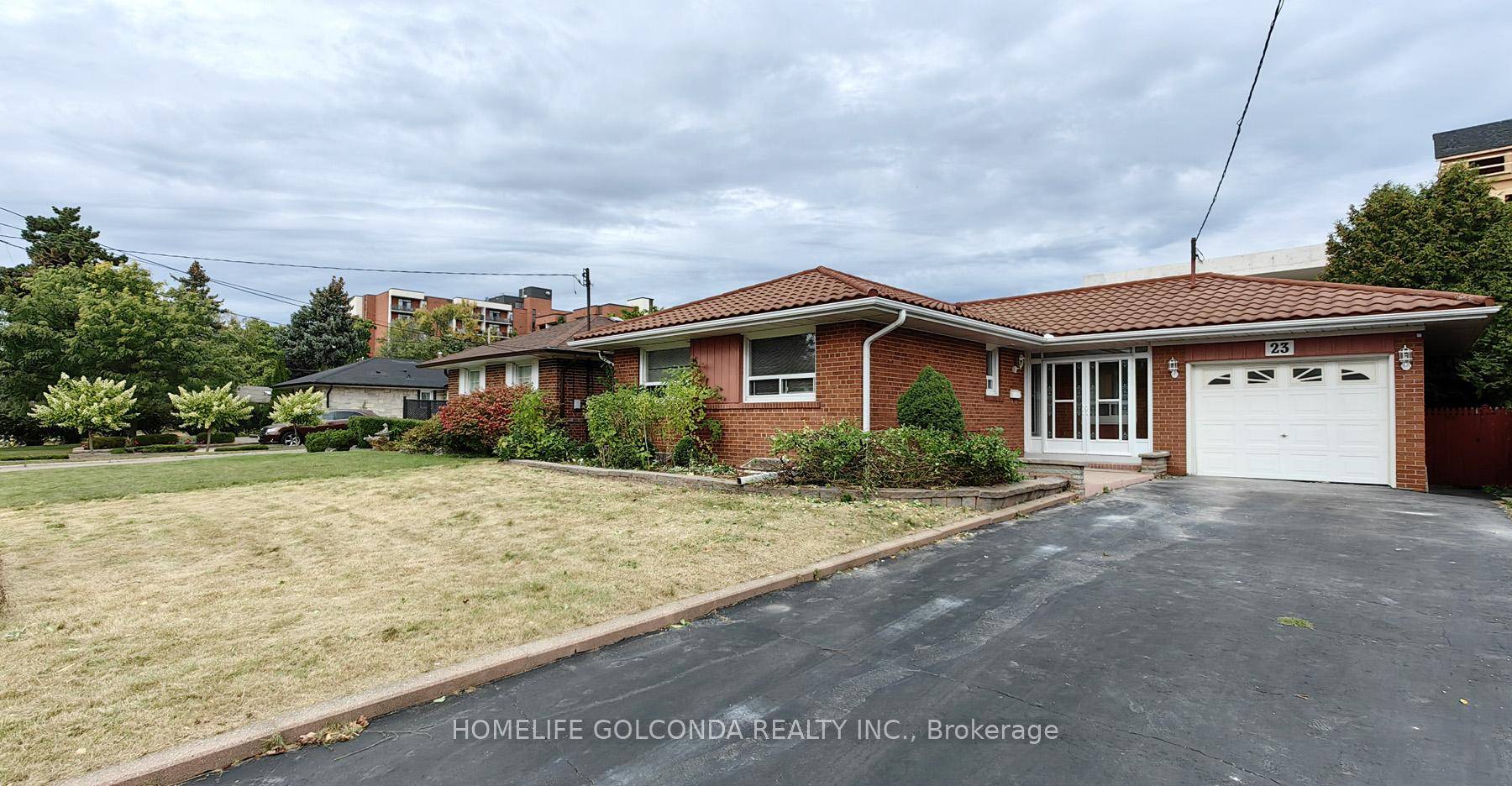 Mint Condition 3 Bedrooms In Bungalow Lower Level.