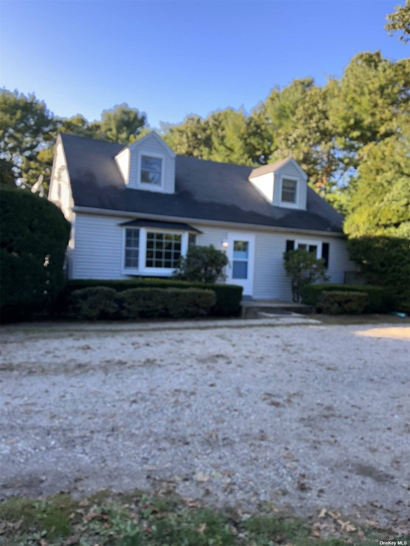 Brand Newly Refurbished 3 4 Bedroom Cape Style Home in Half Hollow Rd SD.