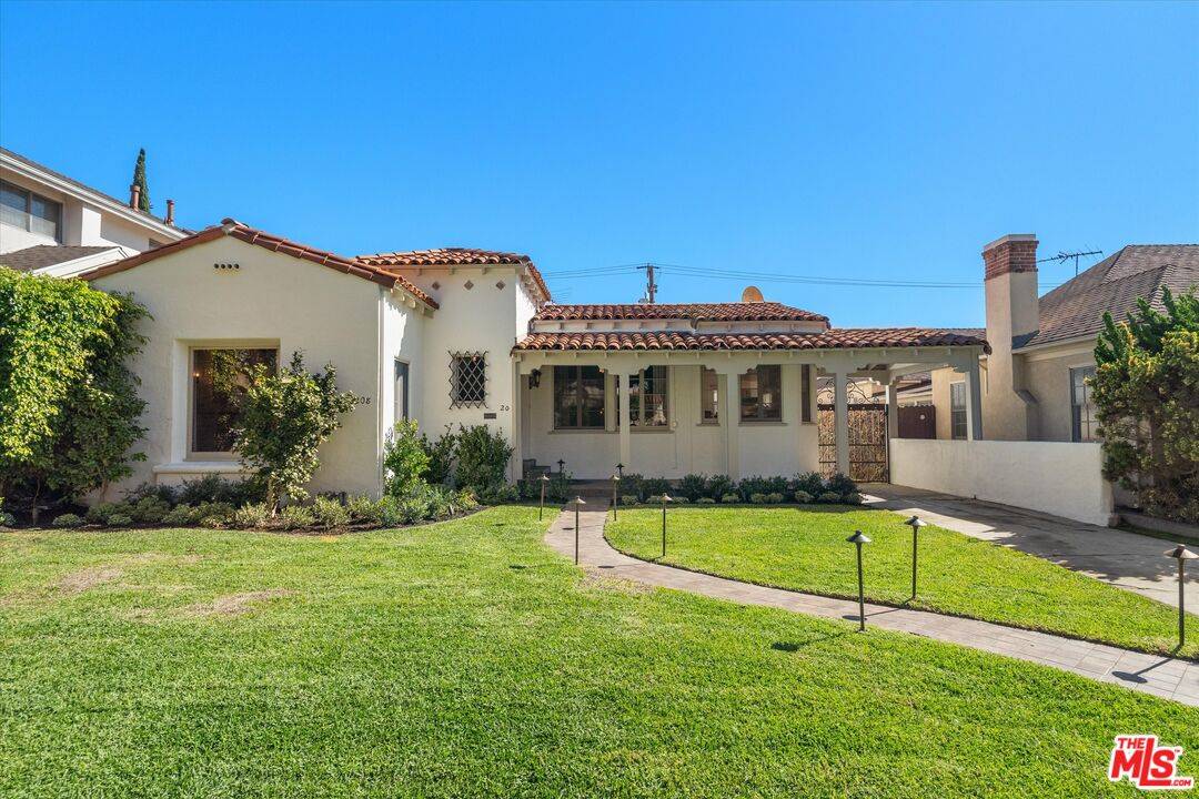 208  S Rodeo Dr 3BR Beverly Hills La