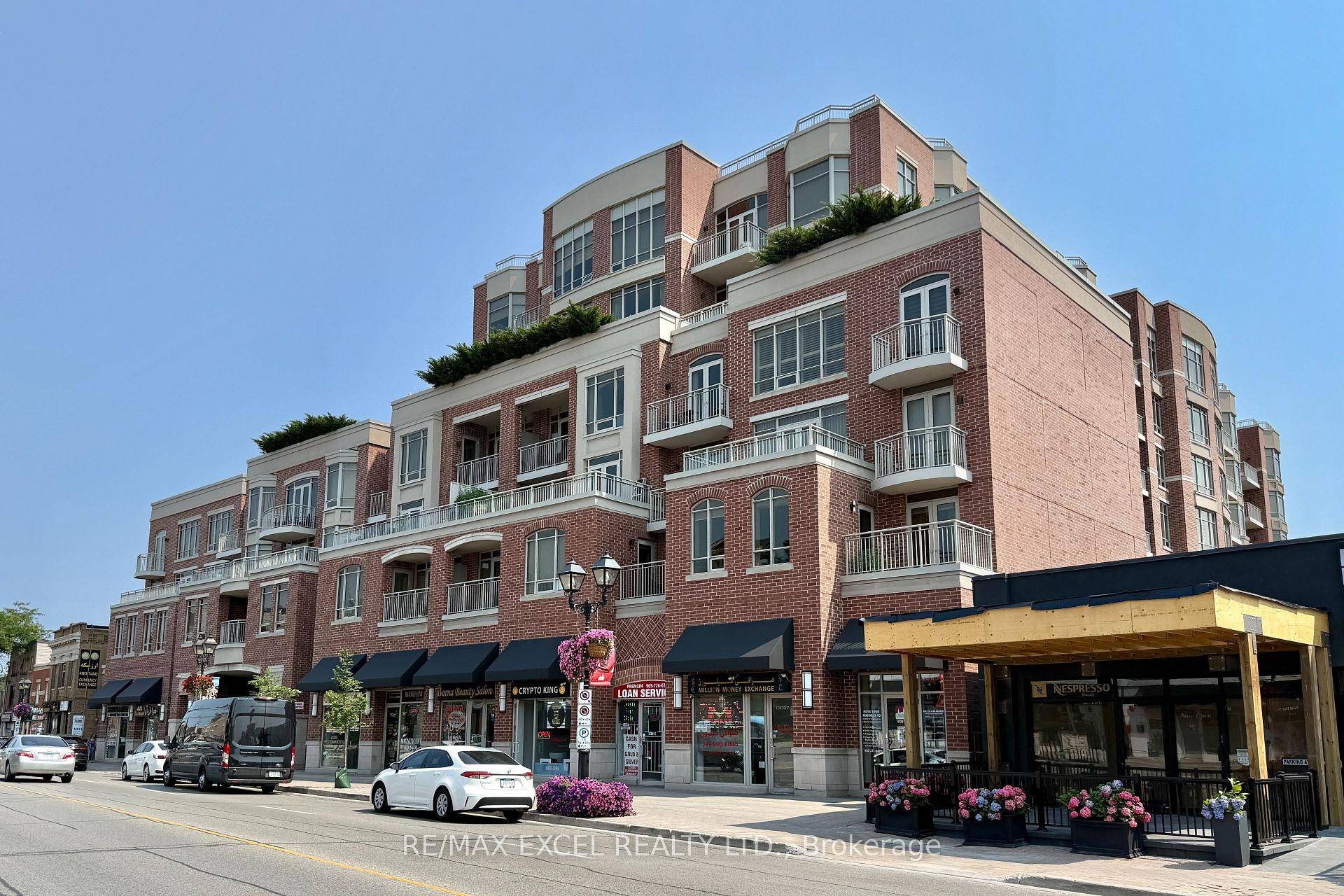 Luxurious low rise Building by Tridel Renaissance in the heart of Richmond Hill.