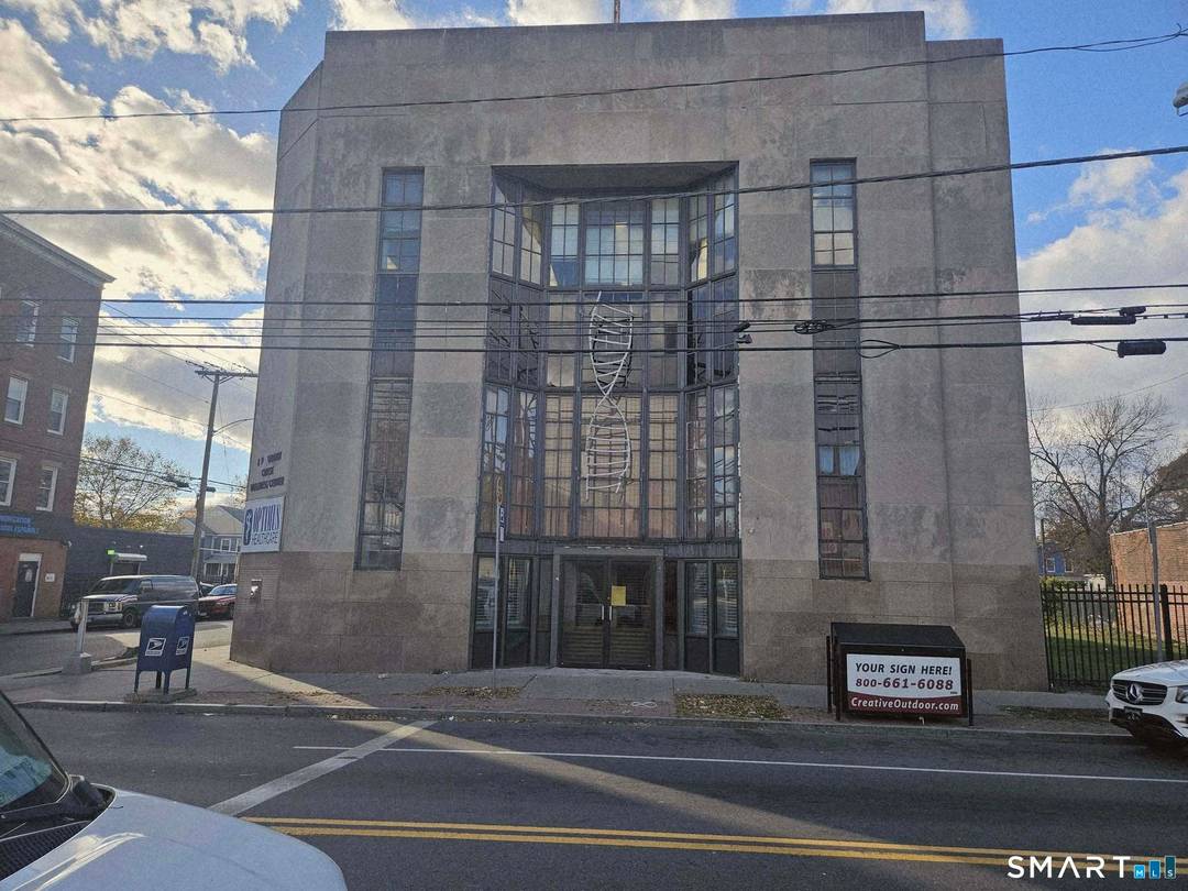 7358 Sq ft Commercial Space for Lease !