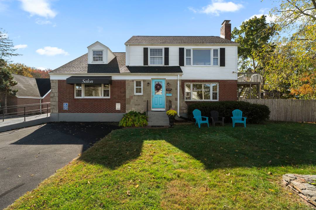 Opportunity knocks in downtown Colchester !