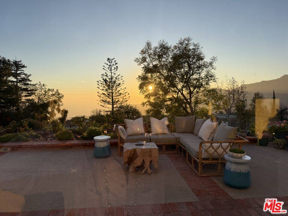 23255  W Paloma Blanca Dr 4BR Malibu La