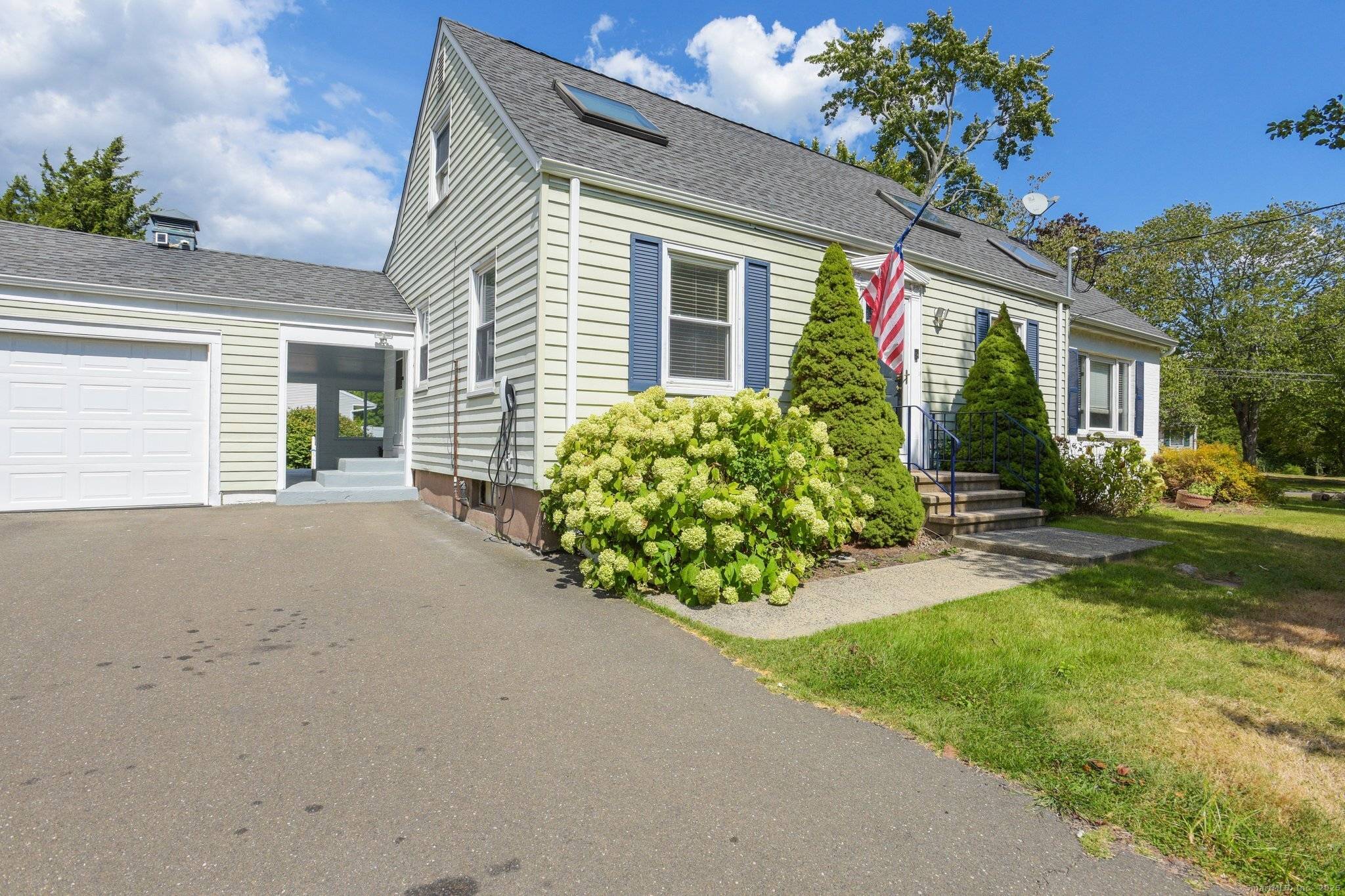 Welcome to 35 Belvedere Road, North Haven a charming expanded Cape, offering comfort, and convenience in one of North Haven's most desirable neighborhoods.