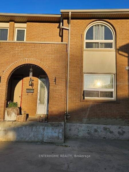 Your next home awaits. This well established townhouse complex situated in the tranquil Mississauga Valleys.