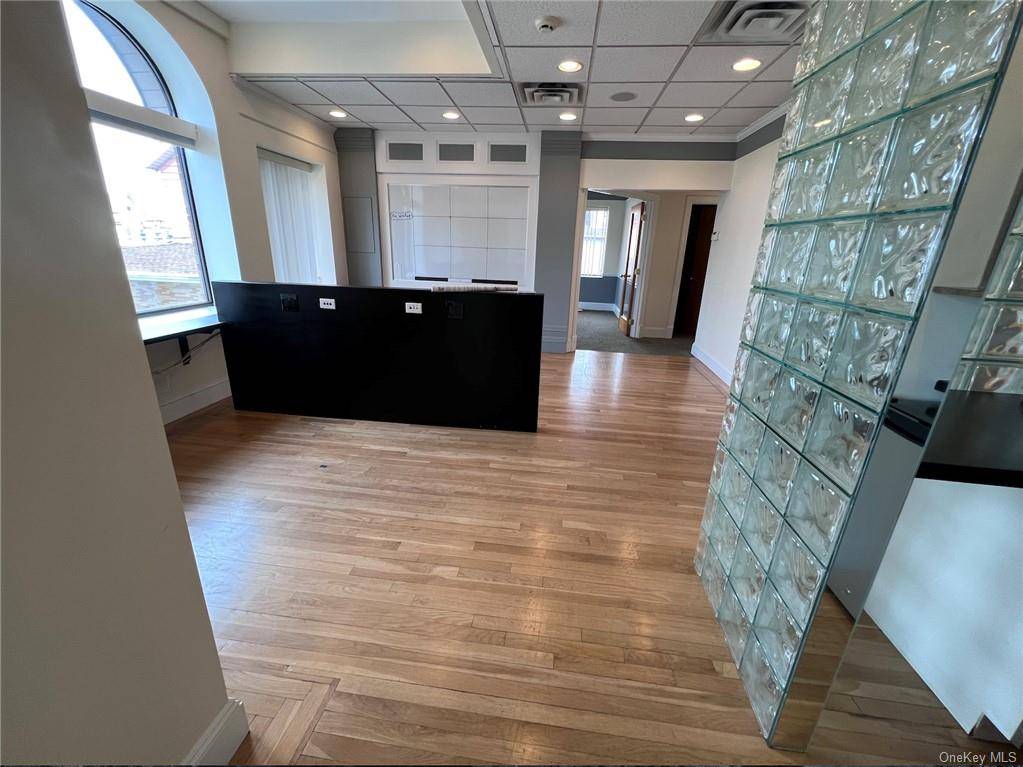 1500 sf available. This is a perfect space for Chiropractor, Dentist, Doctor, Spa Massage, Physical Therapy, etc.