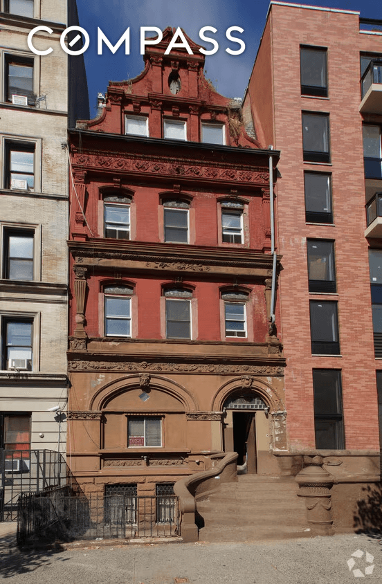 Residential investment opportunity in a desirable Central Harlem location on Fifth Avenue and 127th Street near several popular restaurants, bars, shops, Morningside and Marcus Garvey Parks and convenient train options.