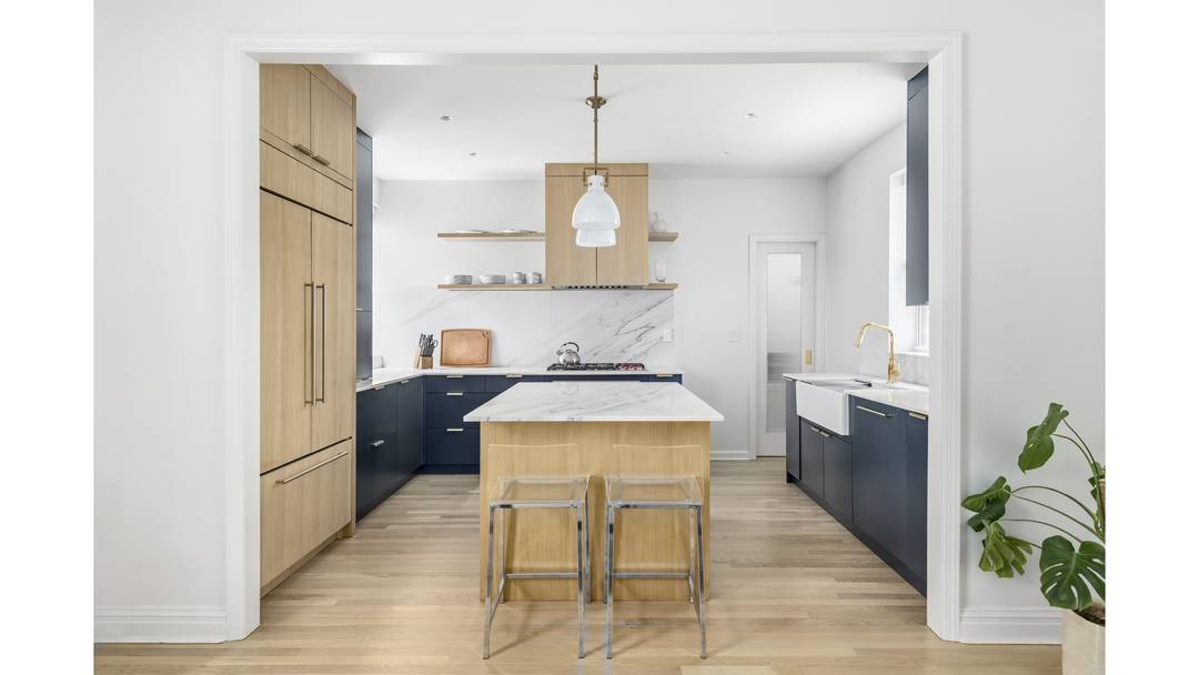 Fully Renovated Upper West Side Residence with Bespoke Finishes Impeccably reimagined and fully renovated in 2023, this sophisticated residence offers a seamless fusion of refined luxury and modern functionality.