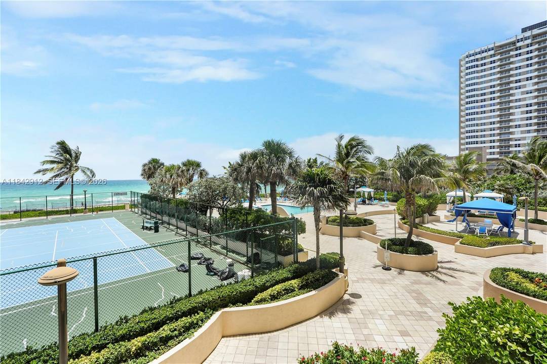 Welcome to oceanfront living at Malaga Towers !