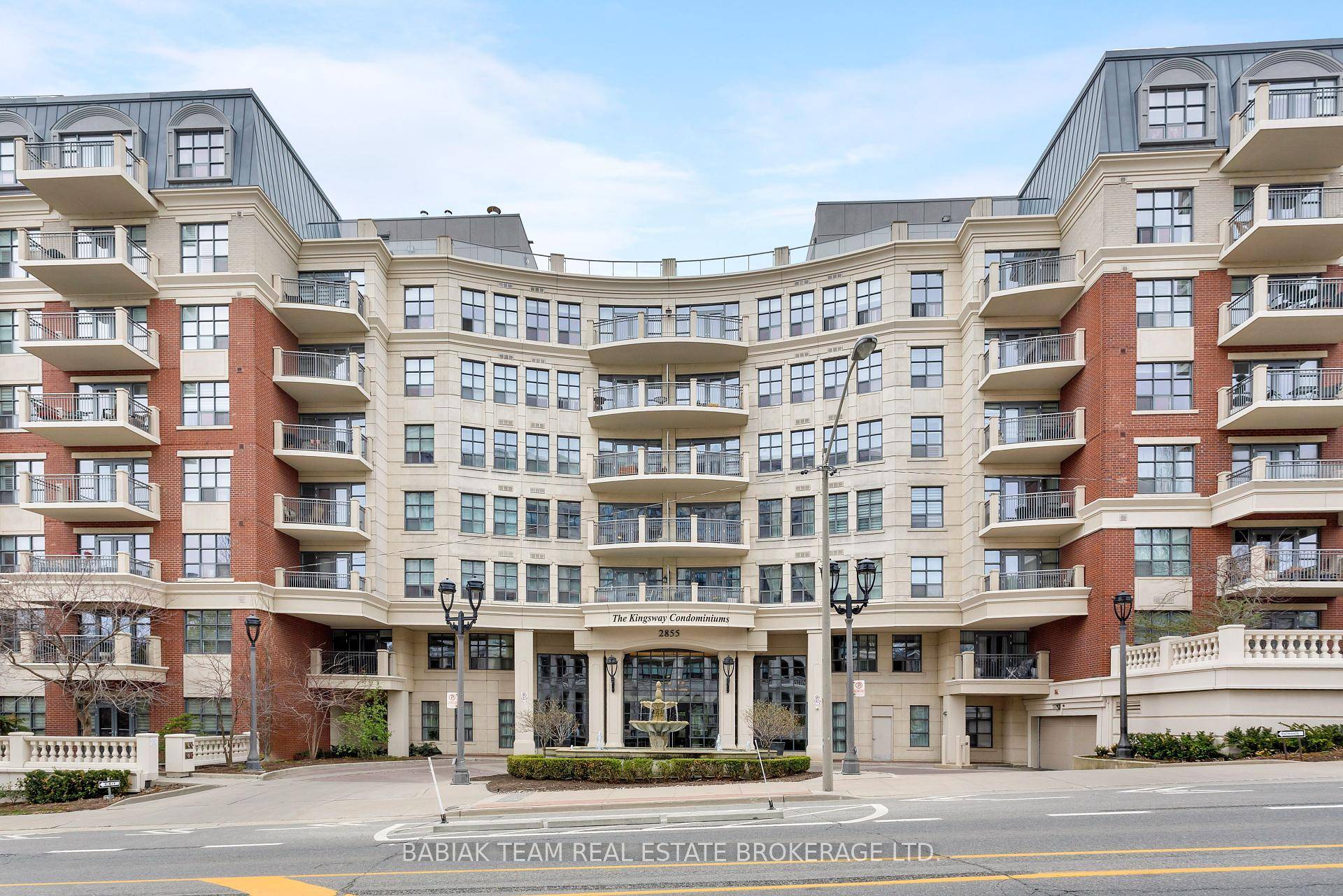 Luxurious, spacious and bright 1, 280 square foot two bedroom plus den suite with two car parking and two full baths, located at The Kingsway Condominium !