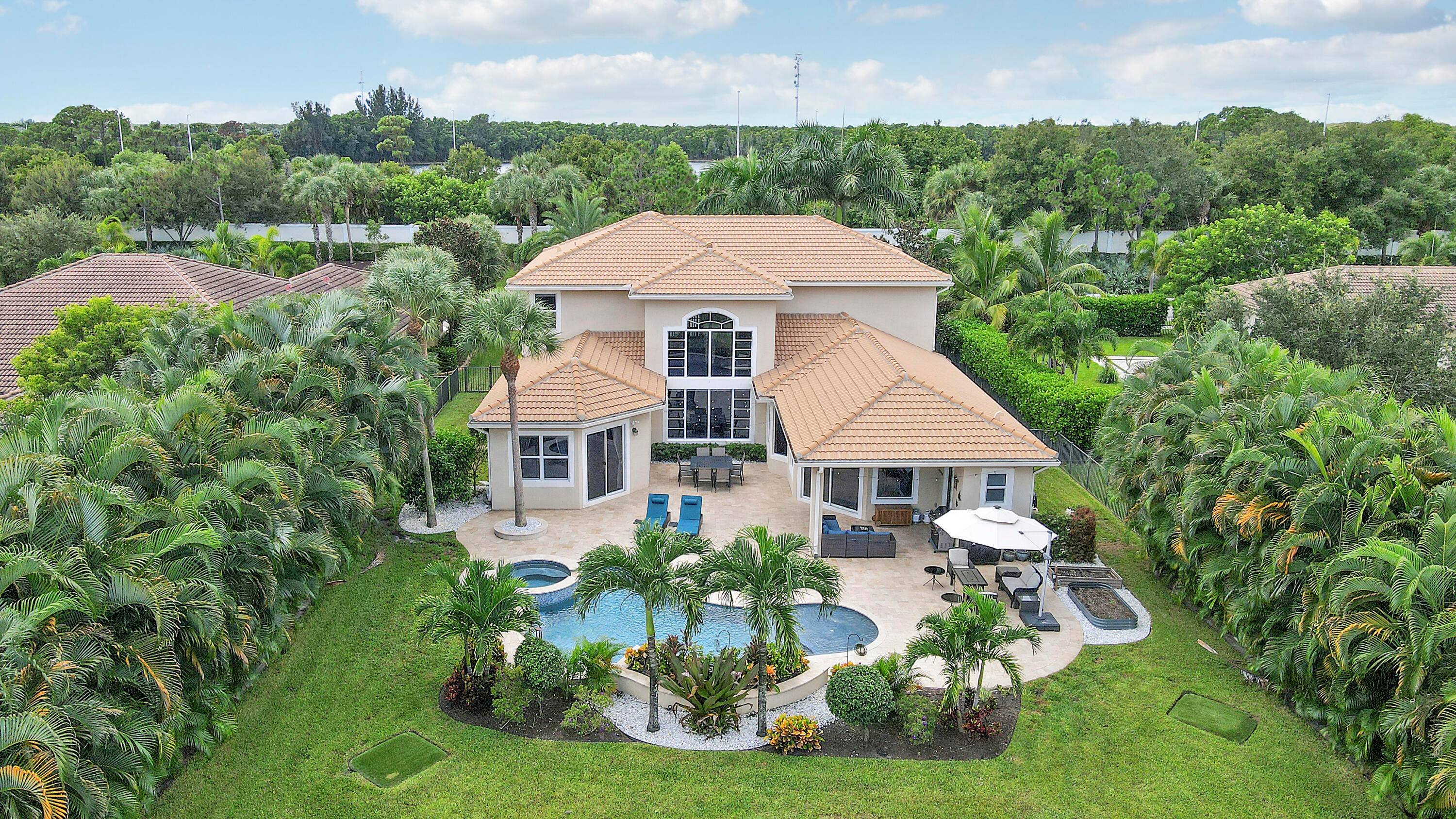 Step into luxury and comfort in this upgraded 6 bedroom, 5 bathroom Stonegate model.