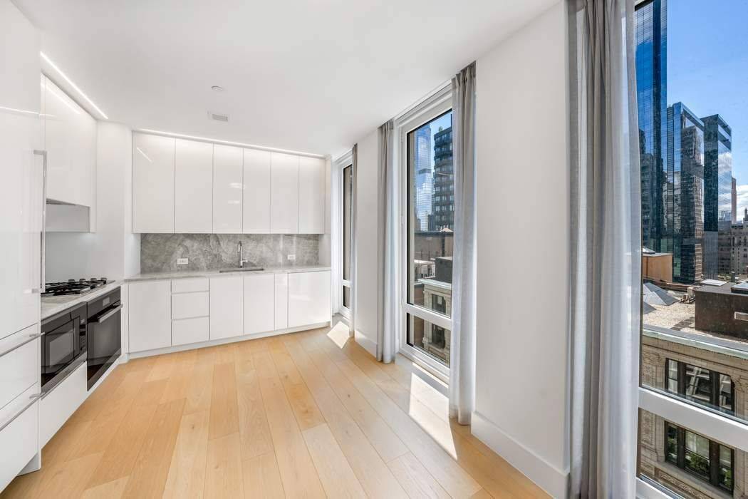 Welcome to Residence 16D at 15 West 61st Street a sun drenched, south facing studio in one of Manhattan s most refined full service condominiums, just moments from Central Park ...