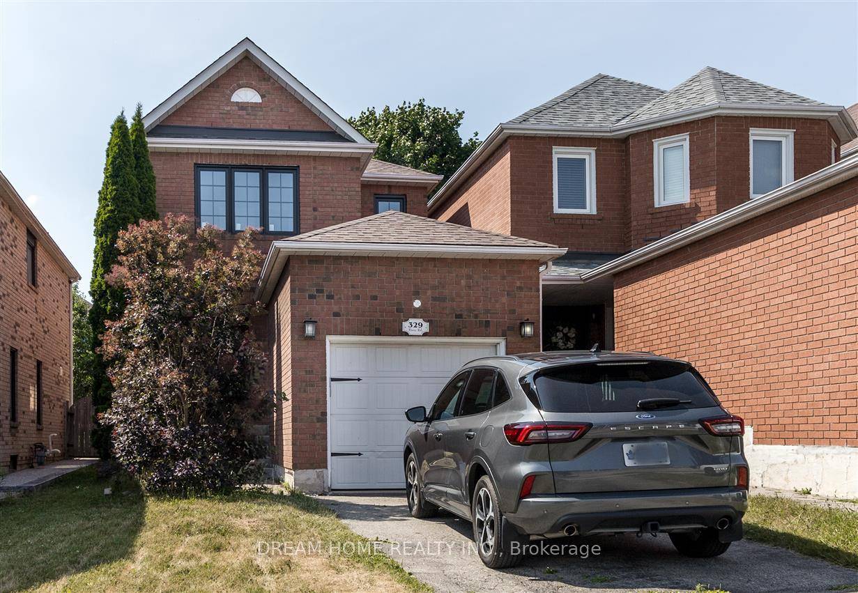 A Linked Property. Stunning Detached 2 Storey Home Ideal for Family Living !