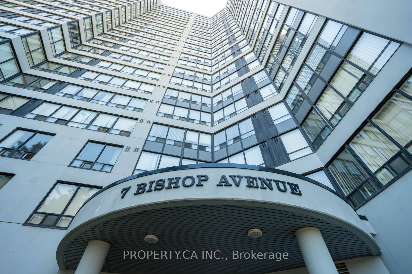 Bright and spacious 1 bedroom condo in the heart of Yonge amp ; Finch !