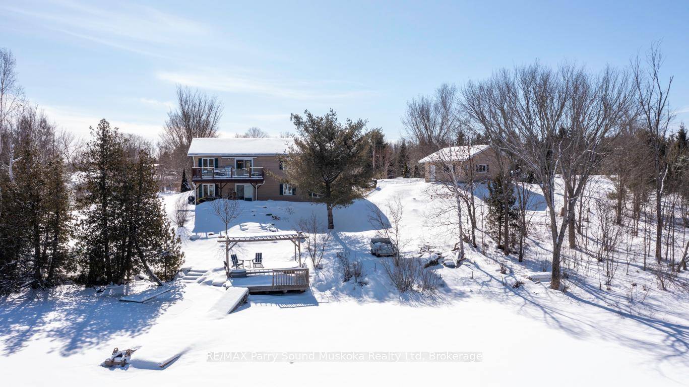 340 FT WATERFRONT on PRISTINE MCKELLAR LAKE !