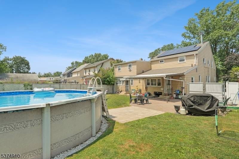 Exciting opportunity with you an amazing two family duplex located in the Kean University section of Elizabeth !