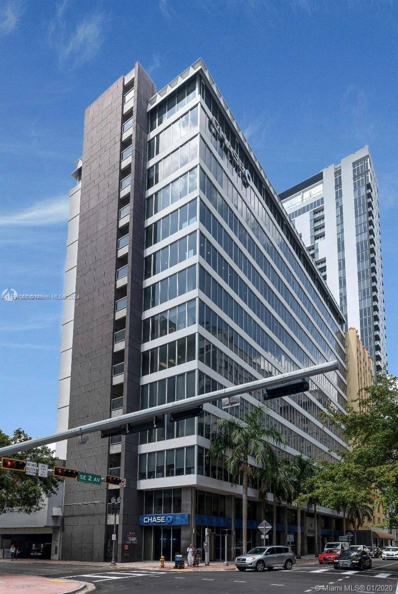 BACK TO MARKET ! ! ! ! SELLER MOTIVATED PREMIUM CLASS A OFFICE IN CHASE BANK BUILDING IN DOWN TOWN MIAMI URNISHED, HIGH END OFFICE BUILDING WITH A MODERN DESIGN.