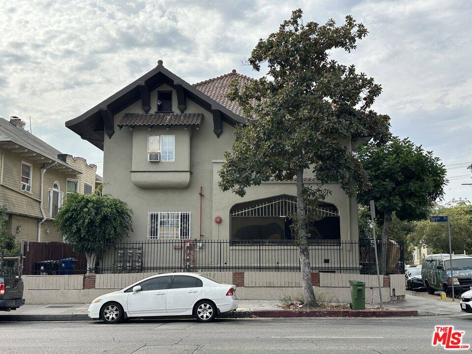2300  W 12th St 9BR La