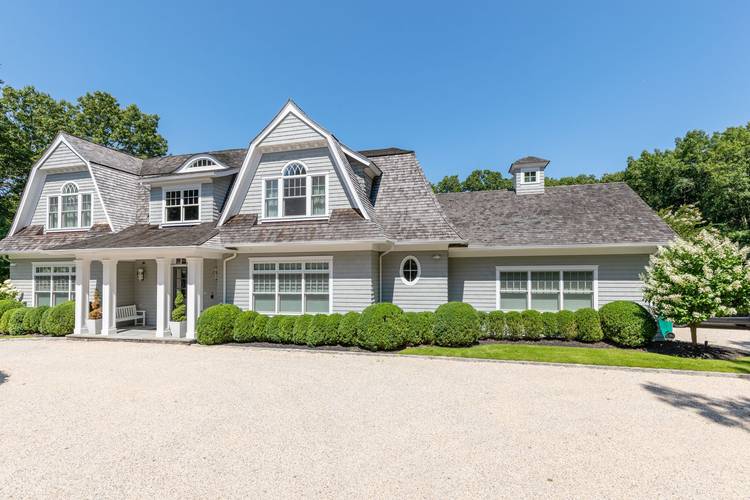 Magnificent East Hampton Luxurious Retreat