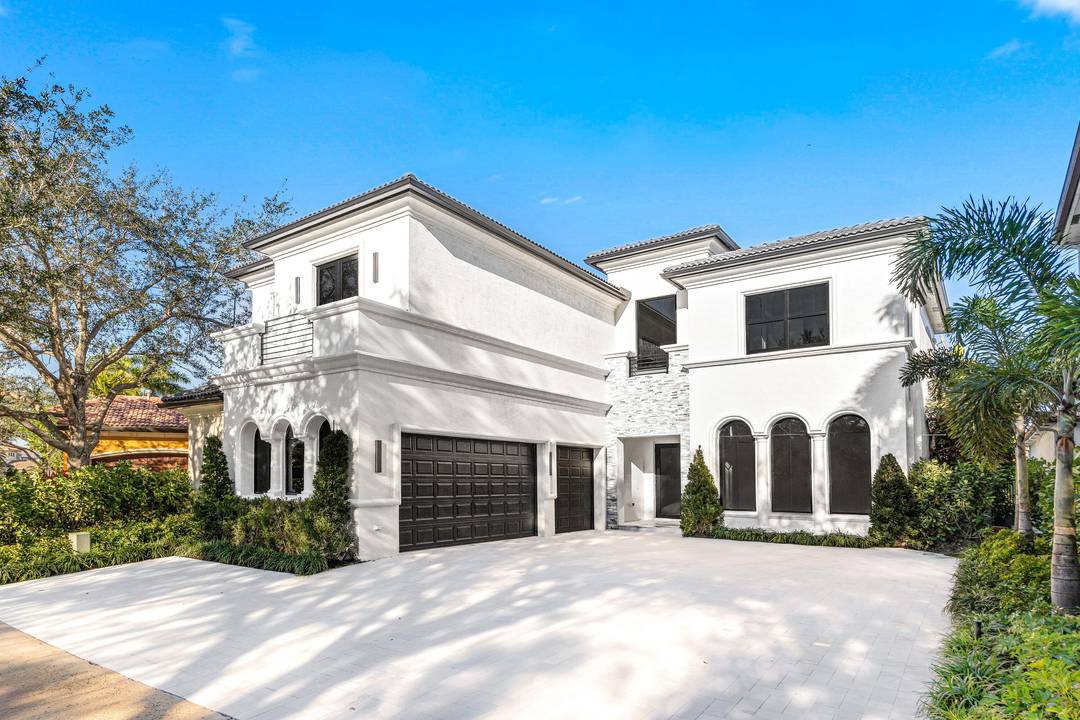 Introducing the Crown Jewel of Boca Raton Luxurious Lakefront Living in The Oaks Nestled within one of Boca Raton's most prestigious gated communities, this extraordinary lakefront estate is a true ...