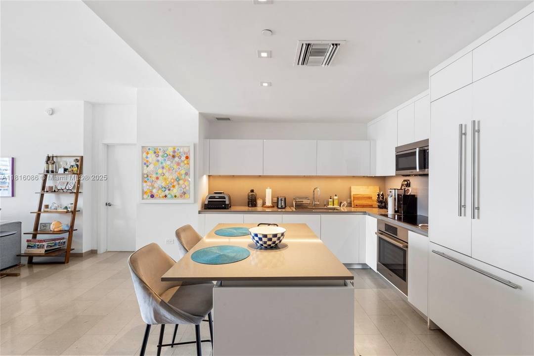 Enjoy living at Rise at Brickell City Centre one of Brickell's finest buildings.