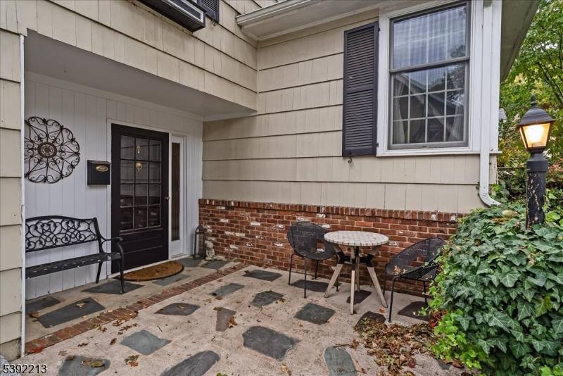 This split level home in Washington Headquarters has great curb appeal and features three bedrooms and two bathrooms.