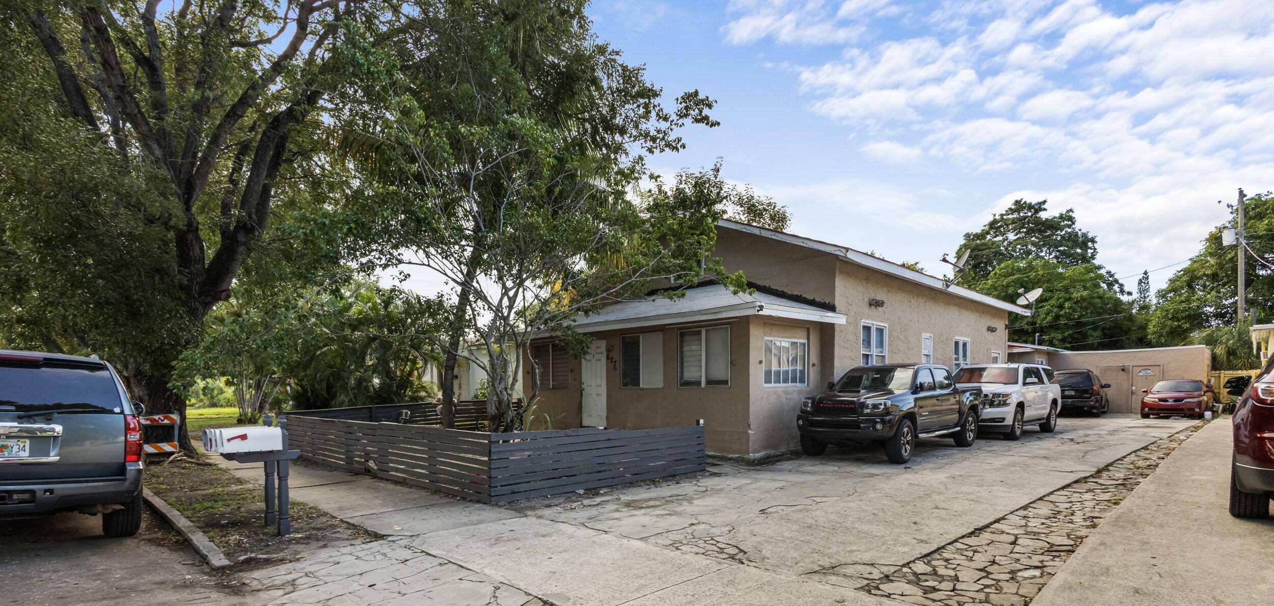 Investors special fourplex in West Palm Beach.
