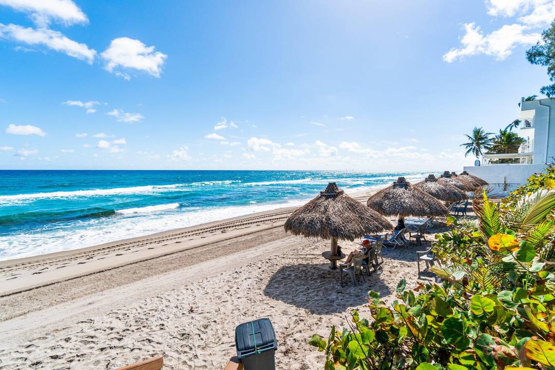 MUST SEE ! RARE Dock Opportunity Renovated 3BR 3BA Corner Residence Rarely offered, completely updated 3 bedroom, 3 bath corner residence in Regency Highland, showcasing breathtaking, unobstructed views of the ...