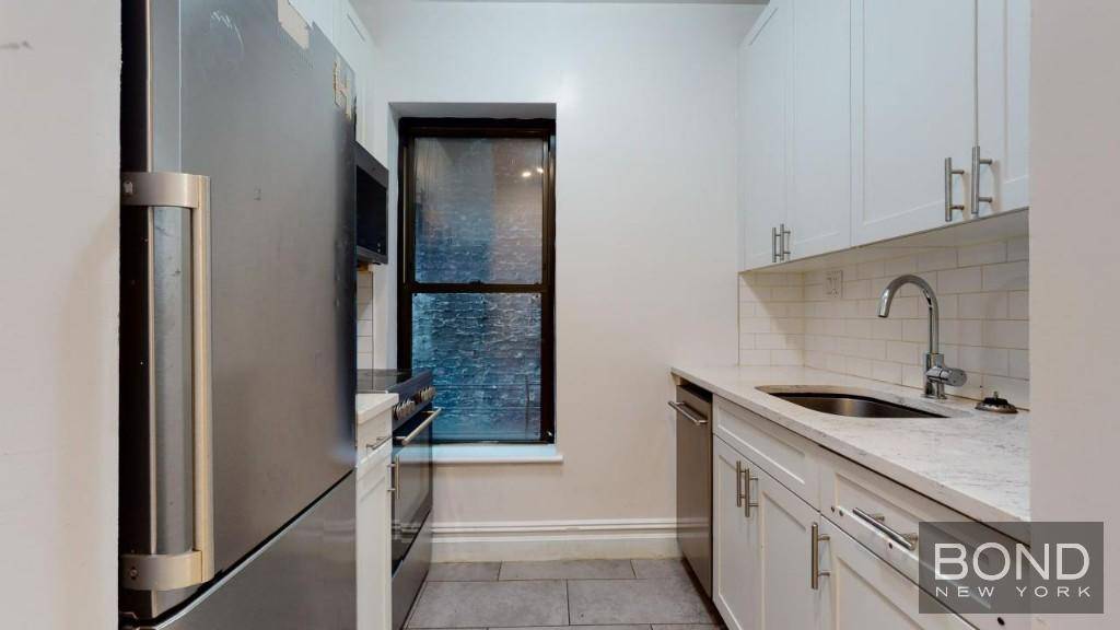 Large and renovated 3 bedroom apartment in the heart of UWS.