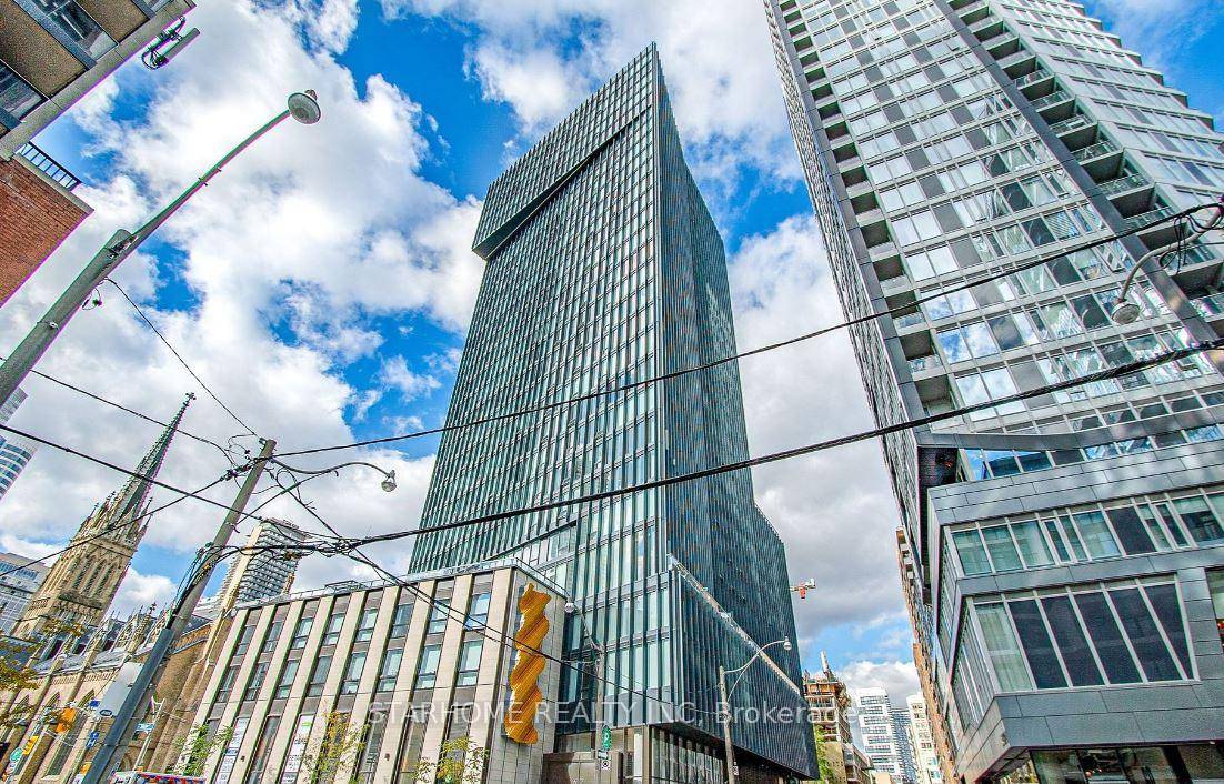 Menkes Fleur Condo, Located In The Heart Of The Downtown Core And Entertainment District.