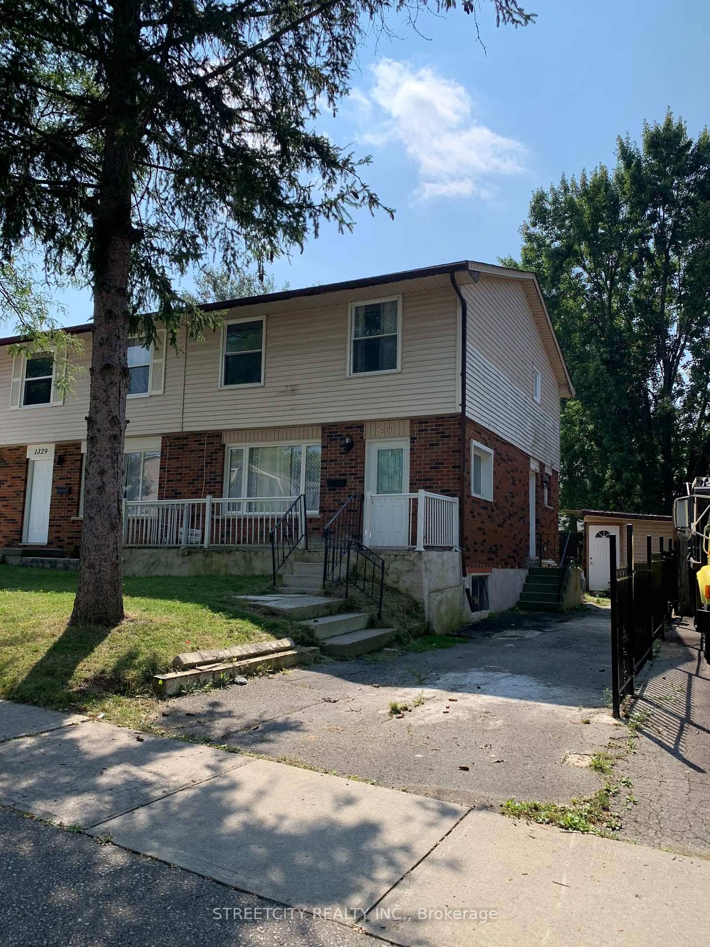 Welcome to this beautiful semi detached home located in the heart of North London !