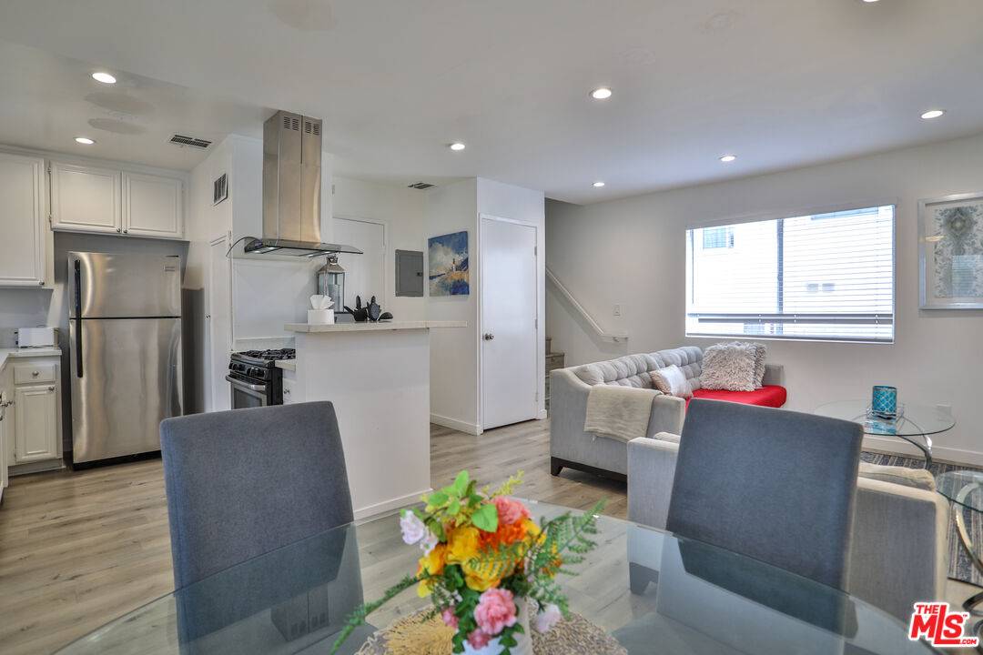 1540  N Bronson Ave 2.0 Hollywood Hills East LA