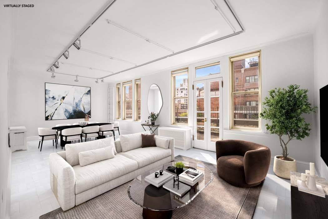 INCREDIBLE POTENTIAL FOR A DREAM PENTHOUSE Please note that the lead photo of this listing has been virtually staged.