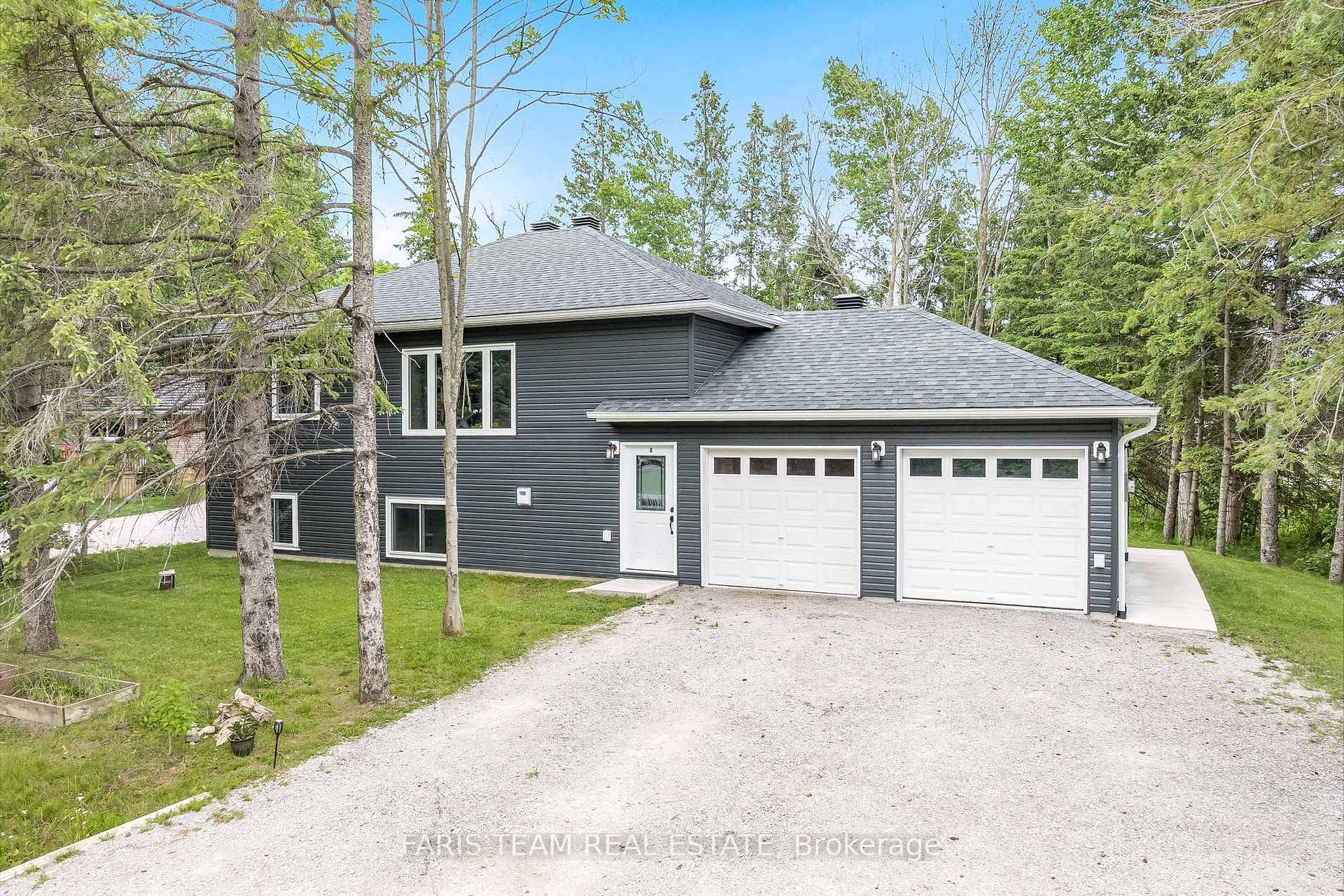 Top 5 Reasons You Will Love This Duplex 1 Nestled in a serene neighbourhood, this property offers two fully independent units, each with its own private entrance and separate utilities, ...