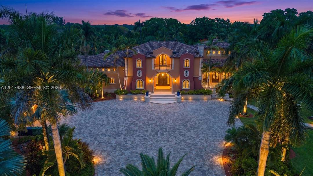 Extraordinary 10 acre estate sitting on The Redlands Country Club in Miami s Redland community offering approximately 16, 000 SF of luxury, privacy, and resort style living.