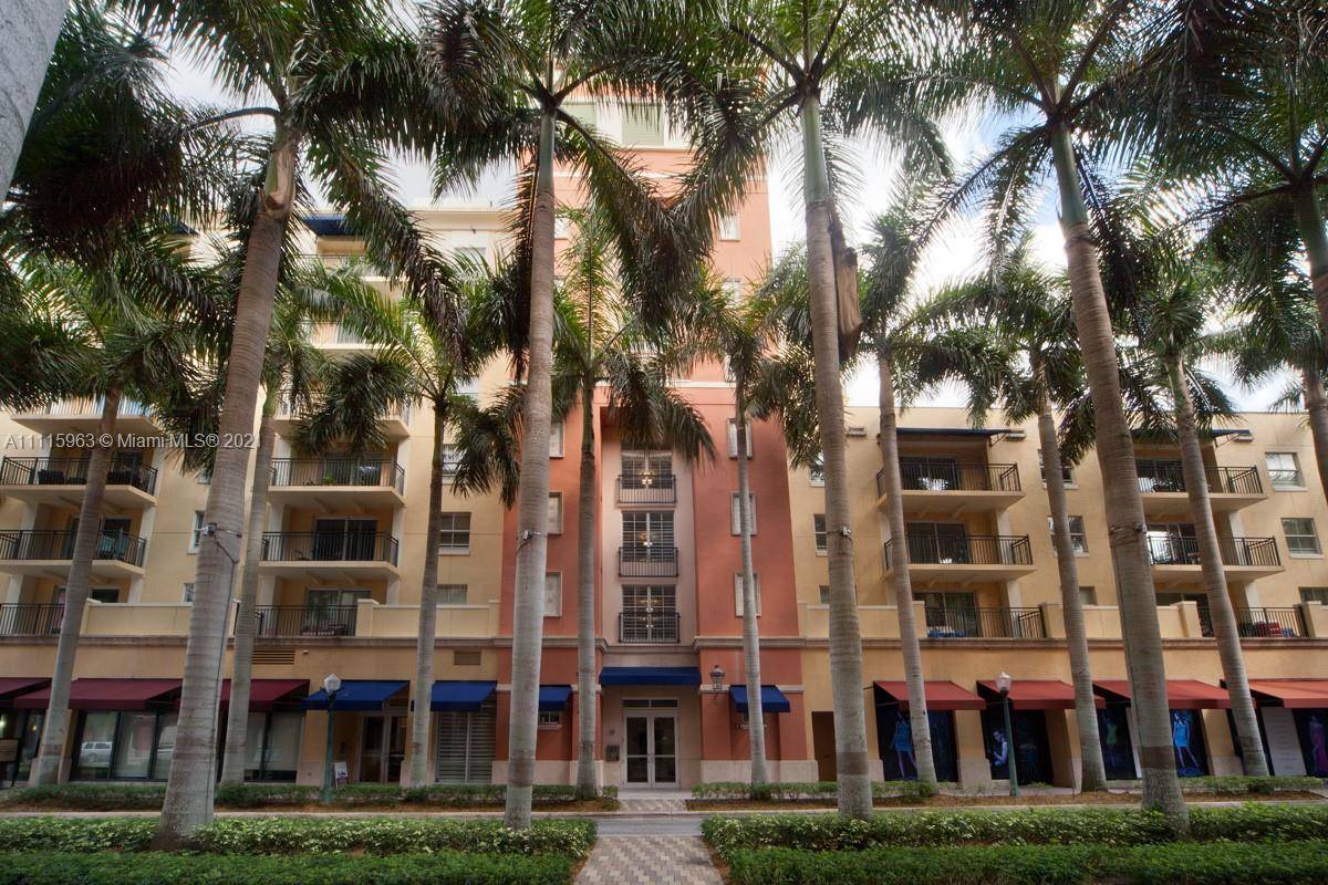 Elegance, refinement, and style are the defining features of The Residences at Merrick Park apartments in Coral Gables, FL.