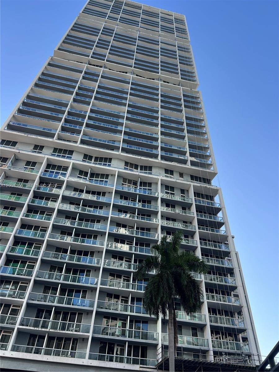 Located in the heart of Brickell, steps from Brickell City Centre and Mary Brickell Village, this 2BR 2BA corner unit at ICON Brickell Tower 3 offers stunning bay, river, ocean, ...