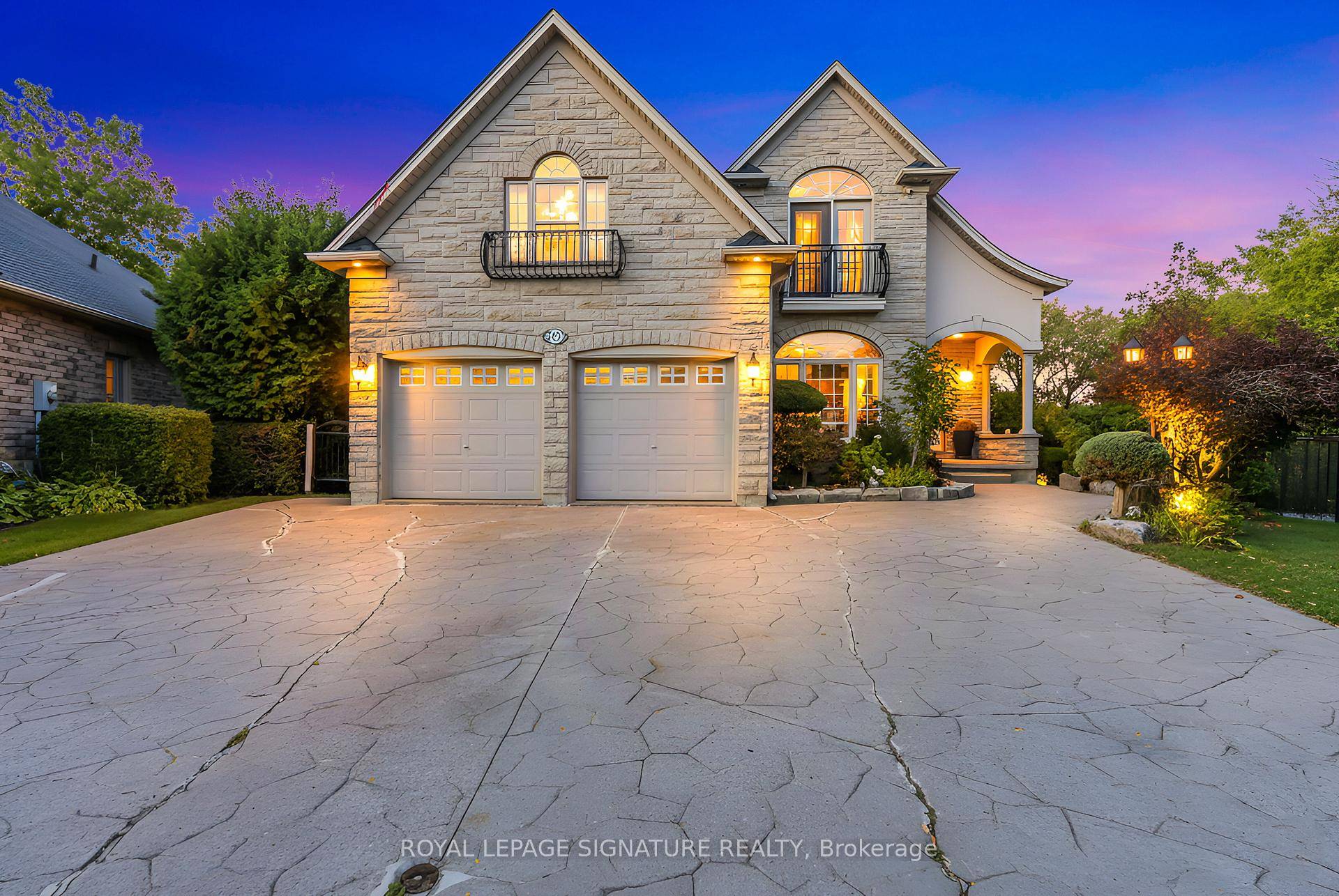 Absolutely Breathtaking Home in the Heart of Brantford !