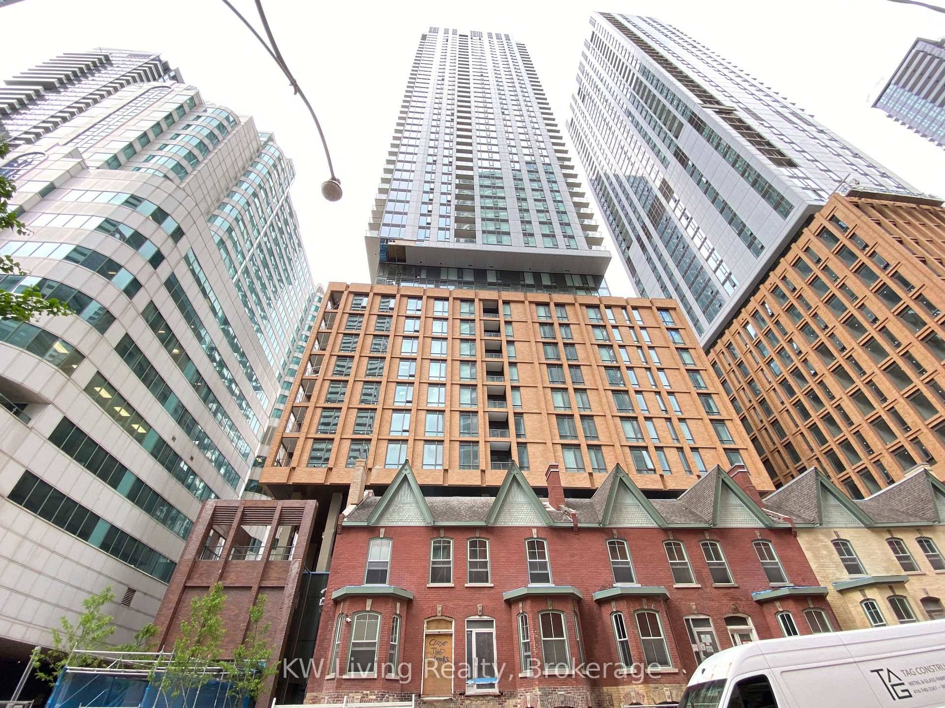 Bachelor Suite in Luxury Theatre District Residence, A Prestigious Condos In The Vibrant Core Of Entertainment District.