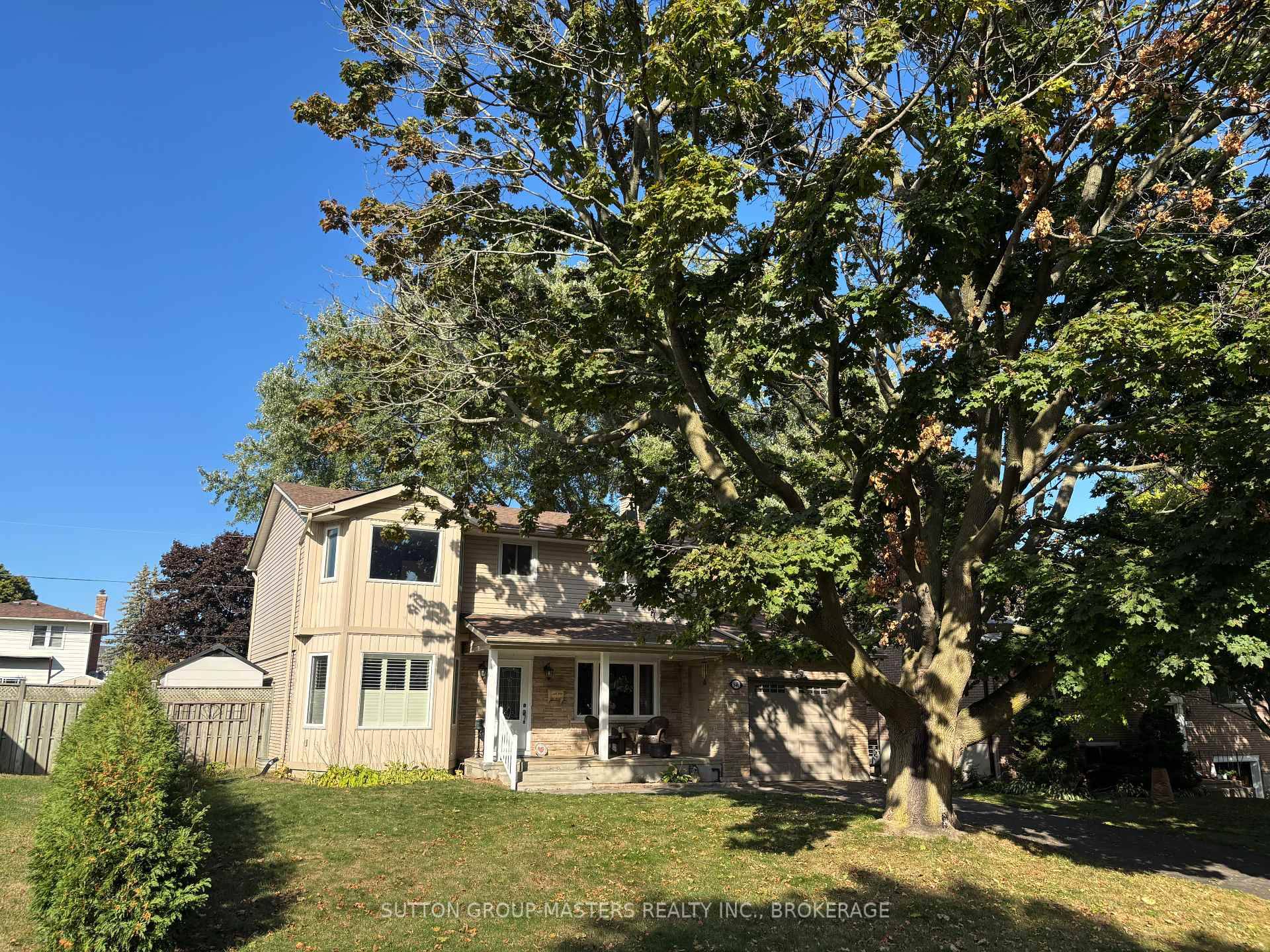 Don't miss this fantastic 4 bedroom home on a quiet Bayridge street !