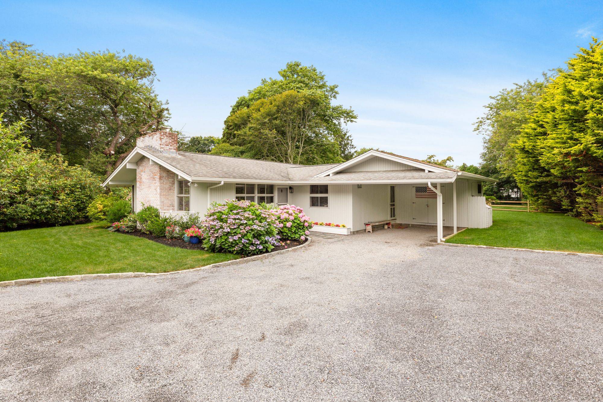 Amagansett Bluff Road 3 Bed - Great Location