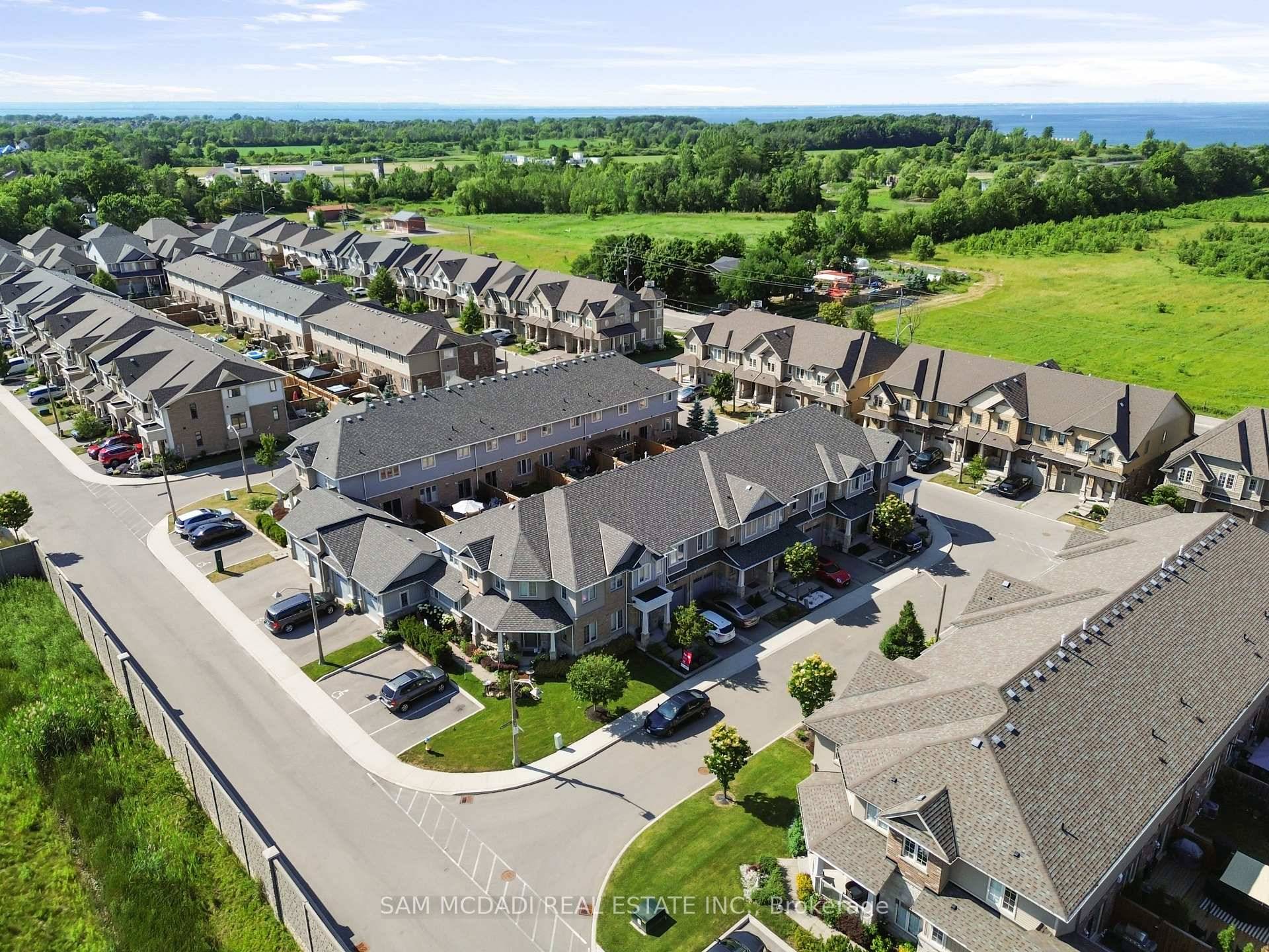 This Gorgeous amp ; Beautifully Renovated 3 Bed, 3 Bath Townhome in Remarkable Pocket in the Waterfront Grimsby Community is sure to Impress amp ; Move in Ready.