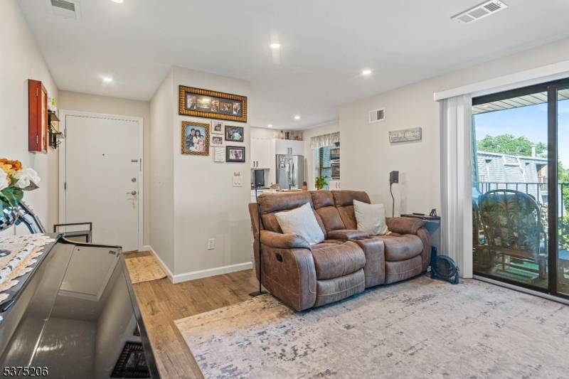 Welcome to your dream condo in the heart of Kearny !