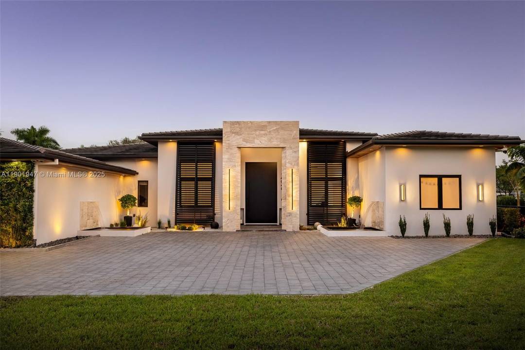 Welcome to Zona West, an exclusive gated enclave of only twelve custom residences in the heart of Davie.