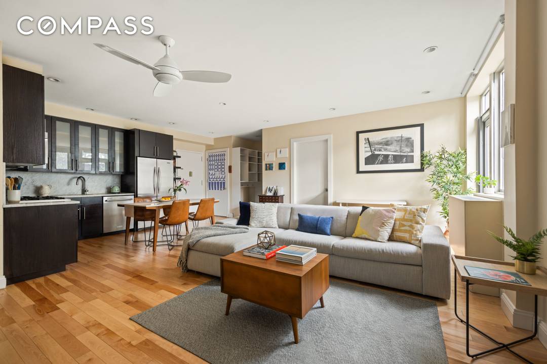 Stunning and rare, this 2 bedroom, 2 bath condo at The Simone in Windsor Terrace offers the perfect blend of style, space, and convenience complete with a huge private outdoor ...