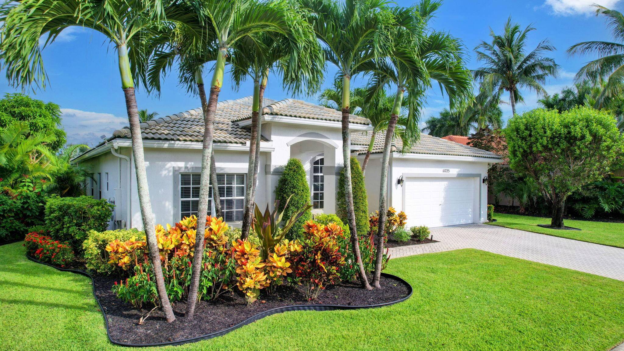 Stunning 4 bedroom 2 bath Grand Isles home in Wellington.