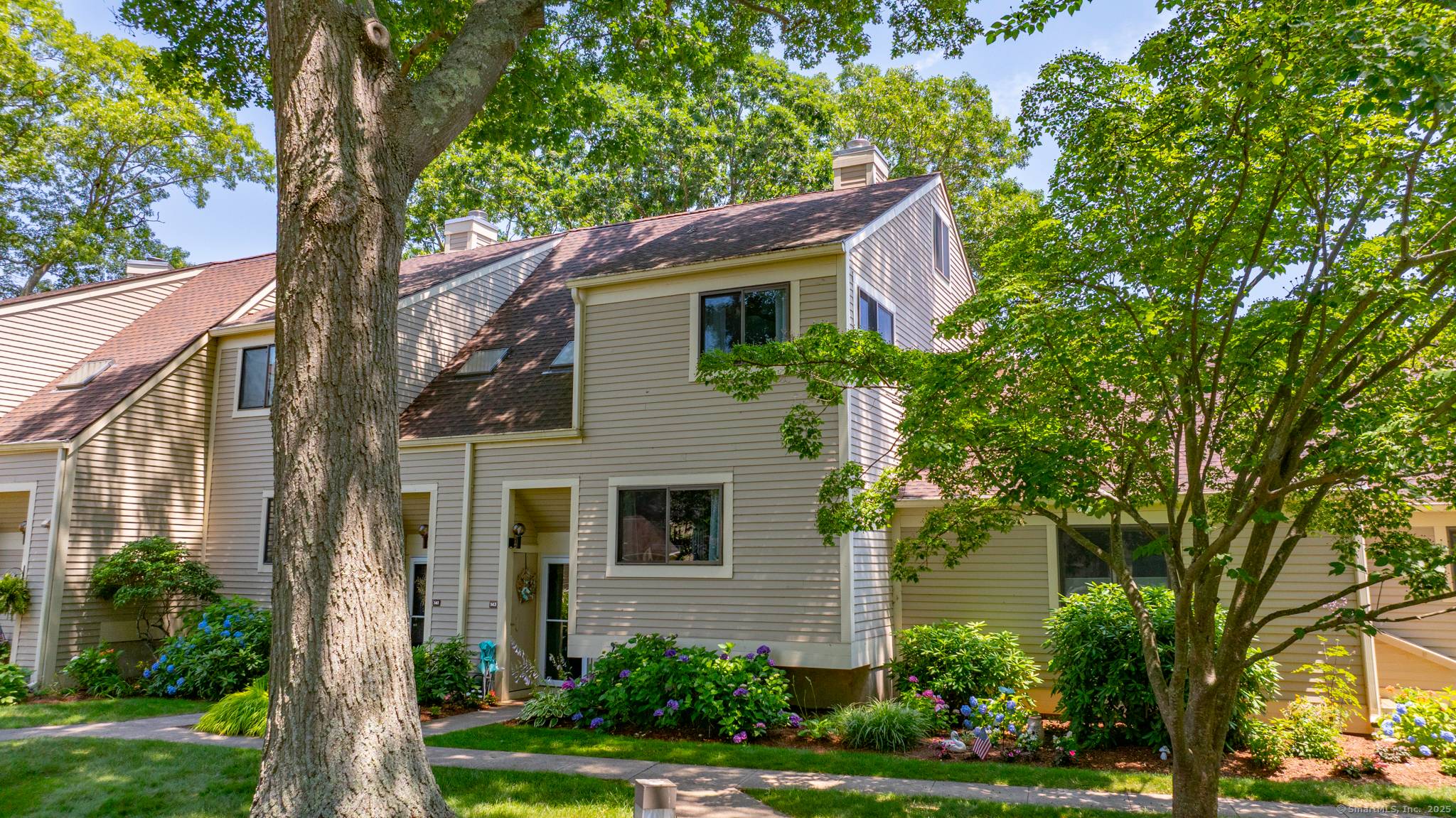 Welcome to SummerWood on the Sound, a premier waterfront community in Old Saybrook offering resort style living on the Long Island Sound.