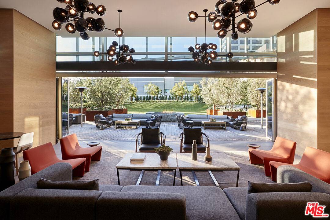 10000 Santa Monica Blvd 2BR Beverlywood La