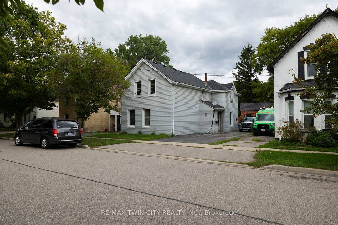 Calling all investors or first time home buyers !