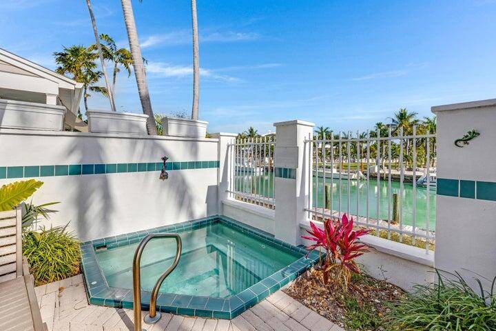 This exceptional property presents a great income generating opportunity, with nightly rental capability.